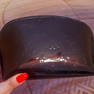 Louis Vuitton  makeup pouch in amaranth  vernis